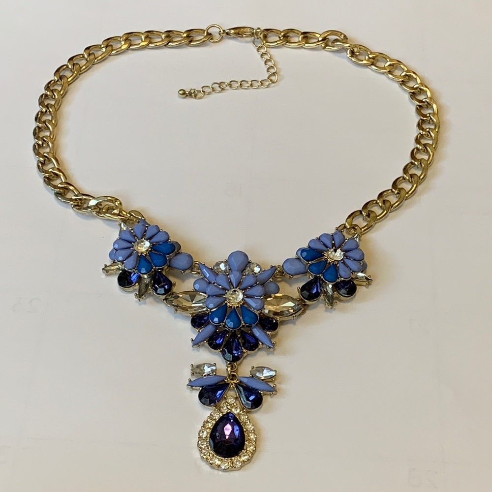 Flower Shaped Crystal Pendant Necklace Gold Toned Chunky Curb Link Design Chain